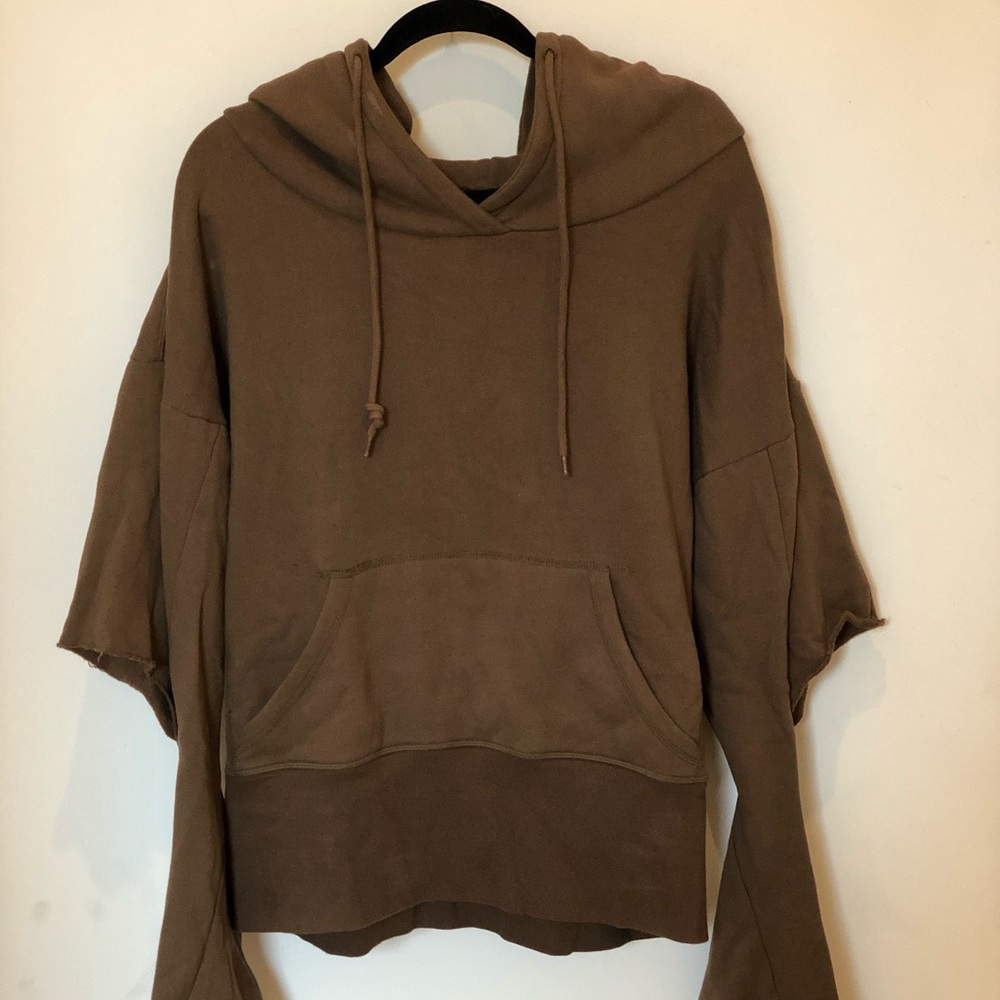Oak slashed arm sweatshirt.